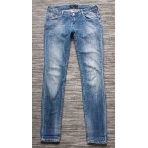 Dames stretch jeans maat 27/32.