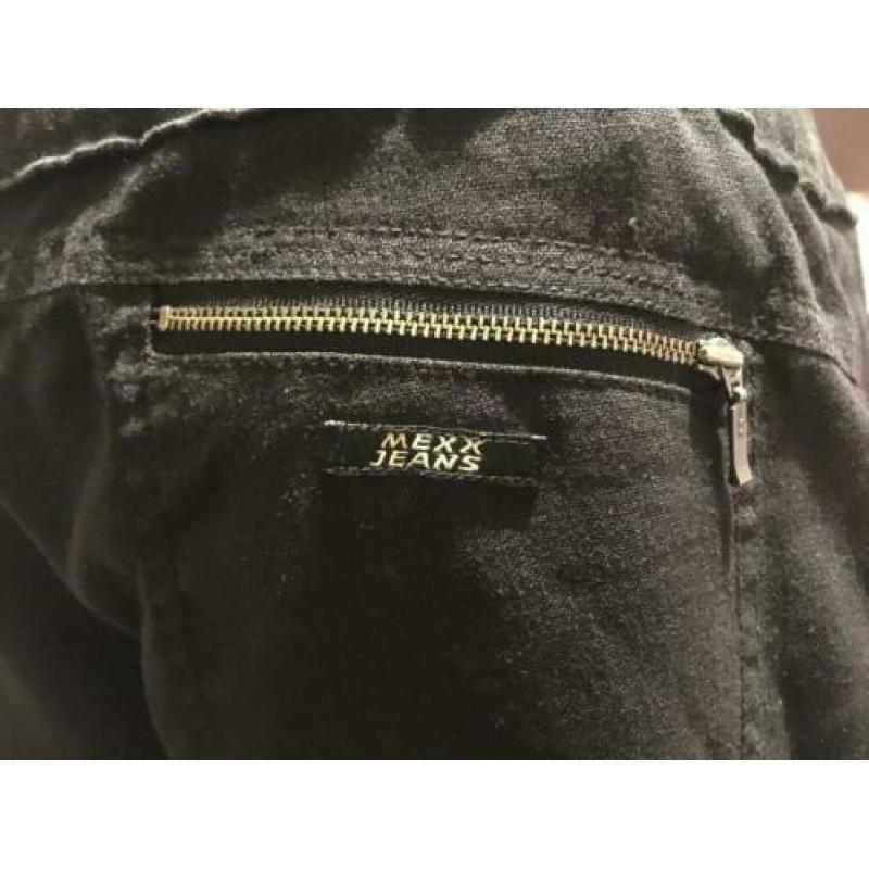 Mexx zwart linnen broek, geborduurde bloem op broekspijp M40