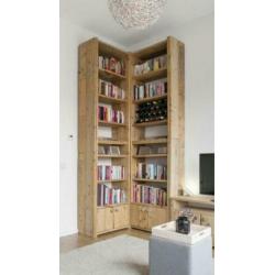 Boekenkast van gebruikt steigerhout