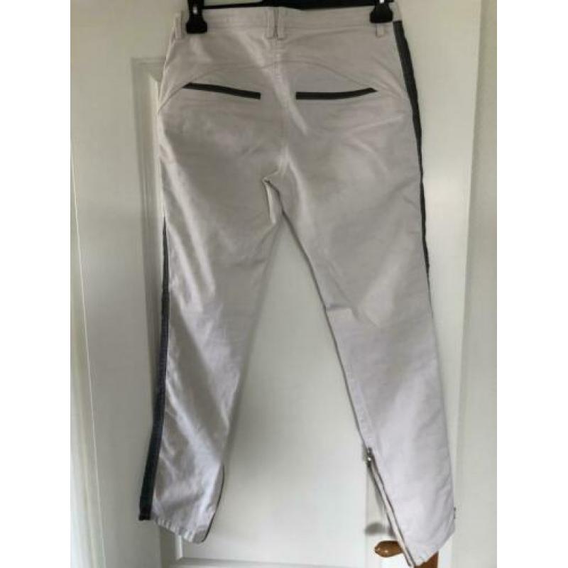 Gustav creme-witte skinny met grijze bies opzij maat 36