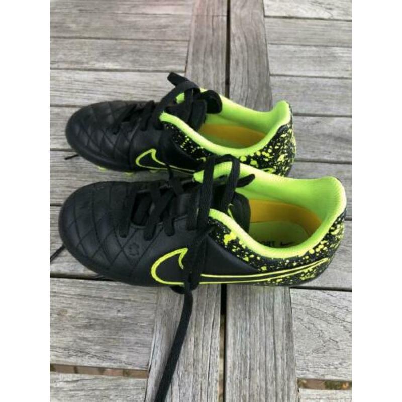 Voetbal jongens schoenen Nike zwart maat 29,5