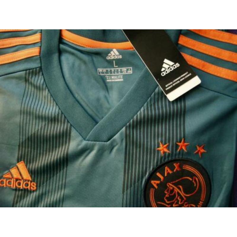 Nieuw Ajax uit & thuis shirt van dit seizoen