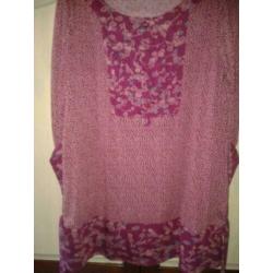 Leuke tuniek in bordeaux rood met print en 3/4 mouwen. 95% V