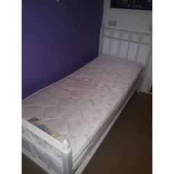1 persoonsbed, handgemaakt, inclusief matras en lattenbodem