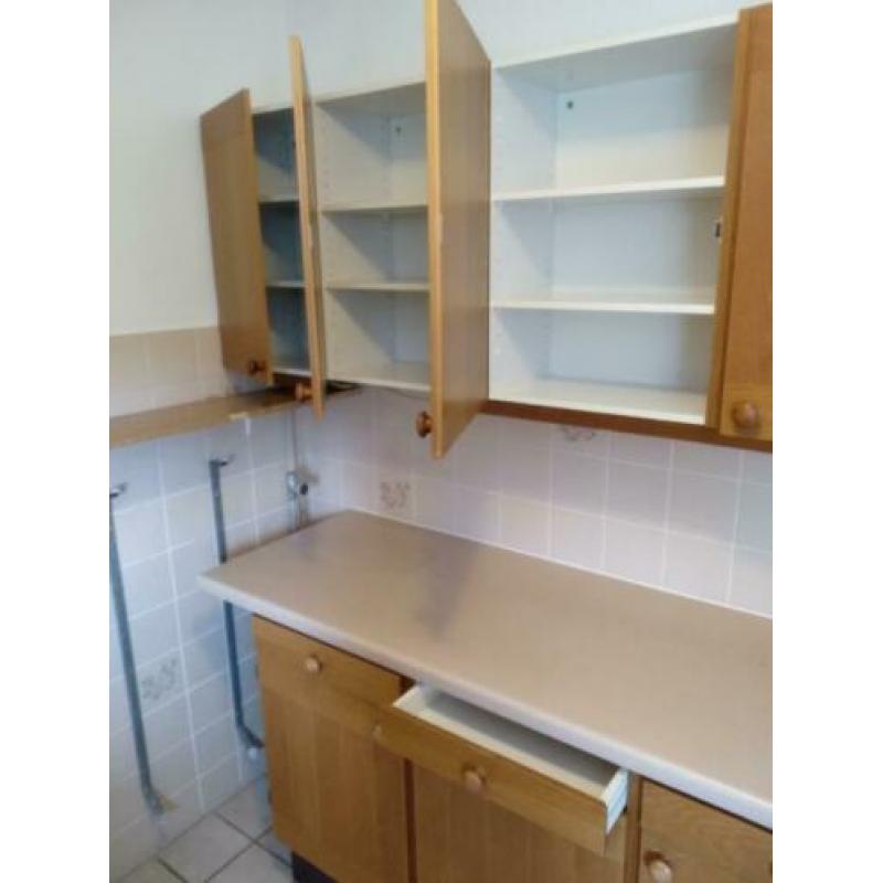 Houten keuken inclusief apparatuur