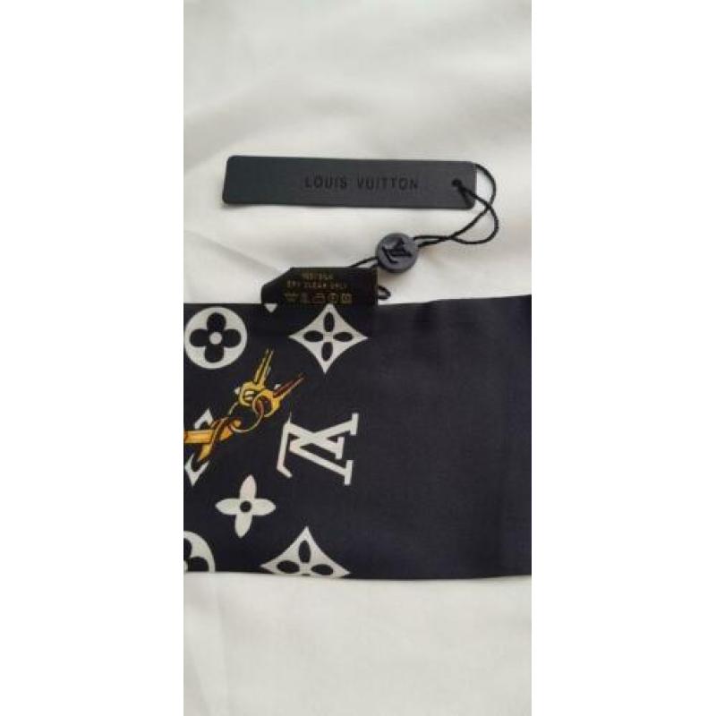 Trendy Louis*vuitton zijde sjaaltje