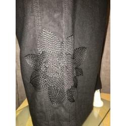 Mexx zwart linnen broek, geborduurde bloem op broekspijp M40