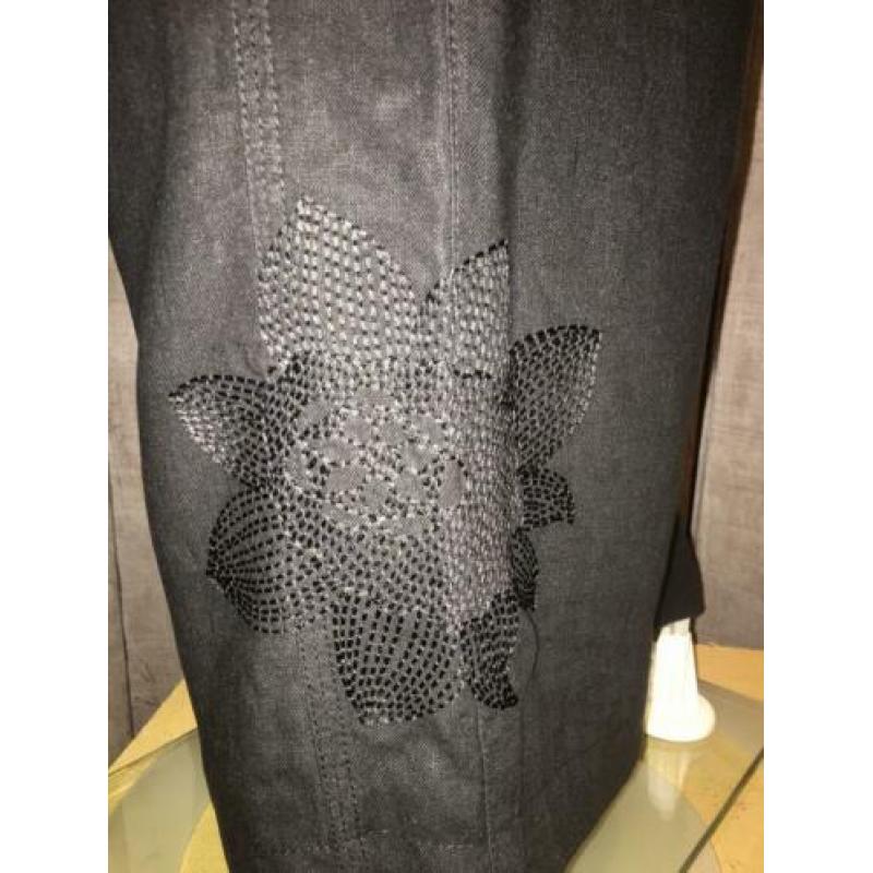 Mexx zwart linnen broek, geborduurde bloem op broekspijp M40