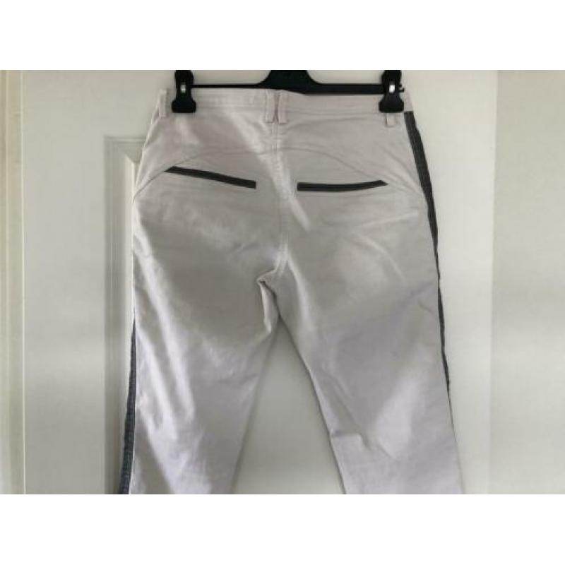 Gustav creme-witte skinny met grijze bies opzij maat 36