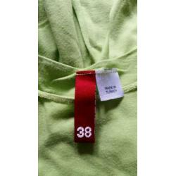 Groene top met opdruk van H&M maat 38