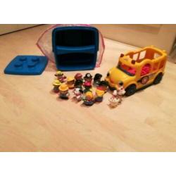 Little people Bus met extra veel Little People poppetjes erb
