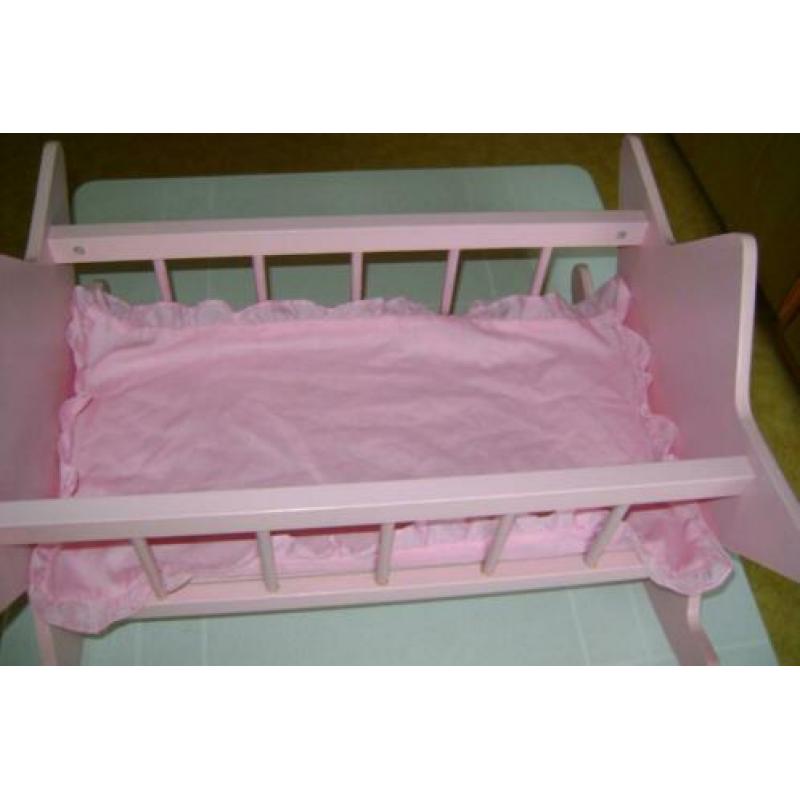 roze houten poppen schommelwiegje met dekbedje 45lx37brx30h