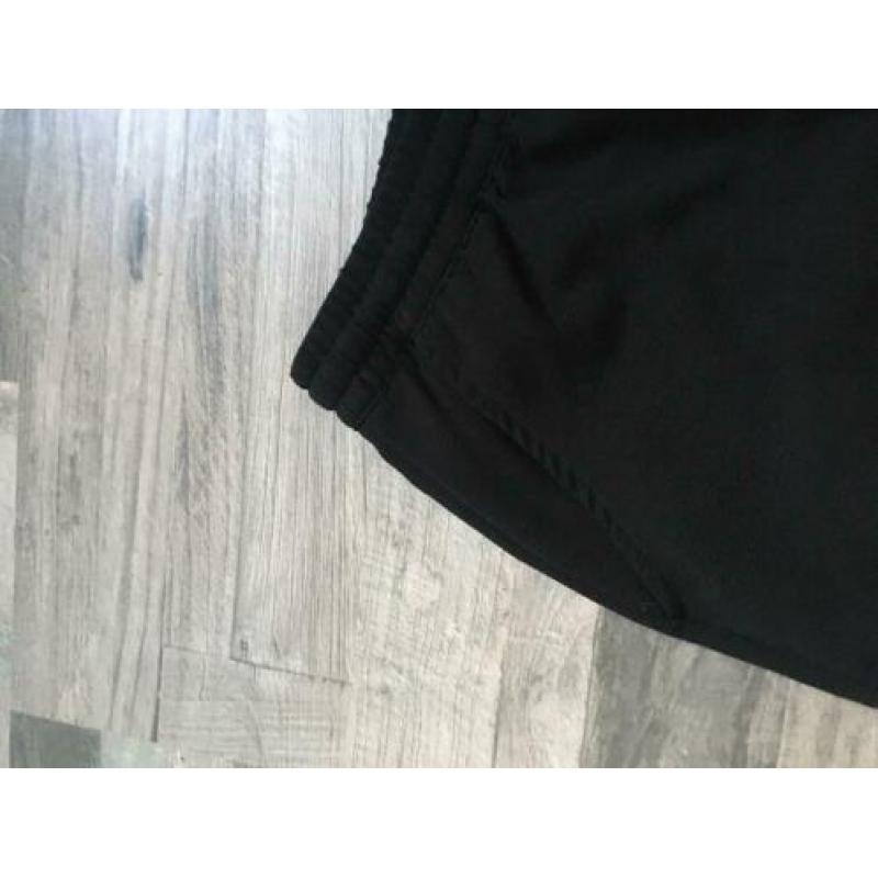 Zwarte korte broek van Only maat 40