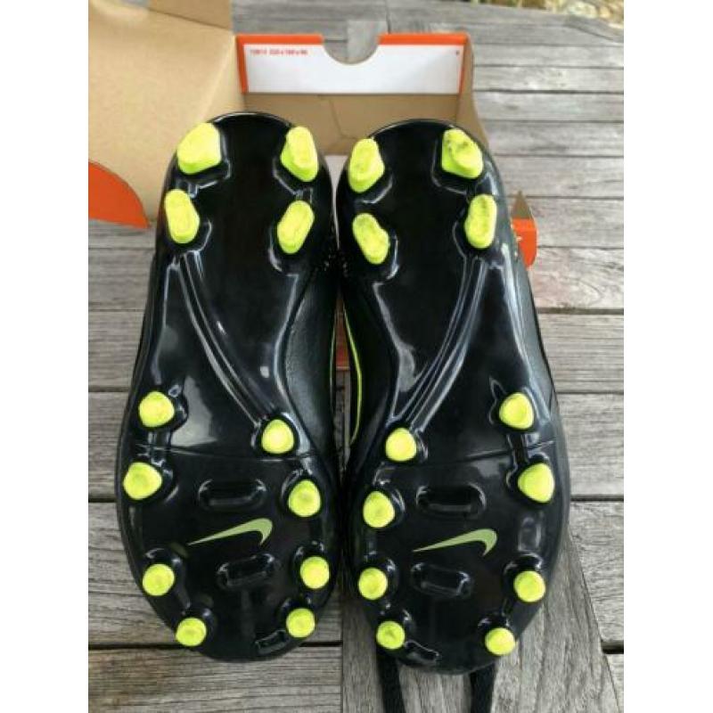 Voetbal jongens schoenen Nike zwart maat 29,5