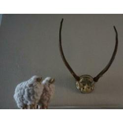 Markttafel,luiken,vacht,paspop,kastje,kist,lamp,kleding,lade