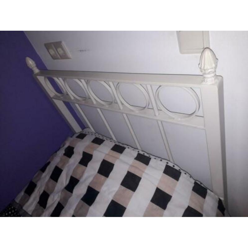 1 persoonsbed, handgemaakt, inclusief matras en lattenbodem