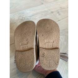 88. H&M schoentjes laarsjes beige maat 22