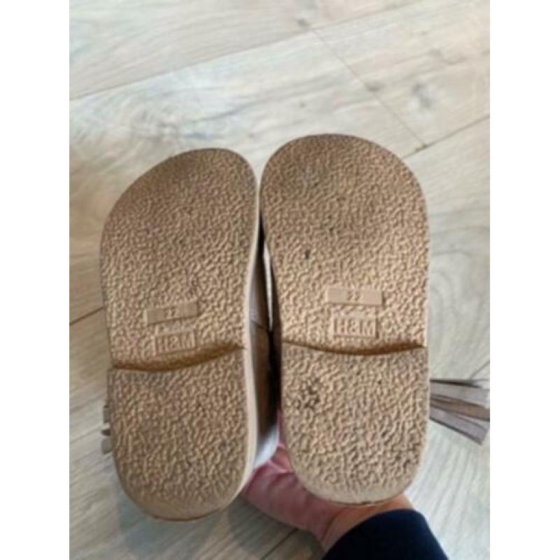 88. H&M schoentjes laarsjes beige maat 22