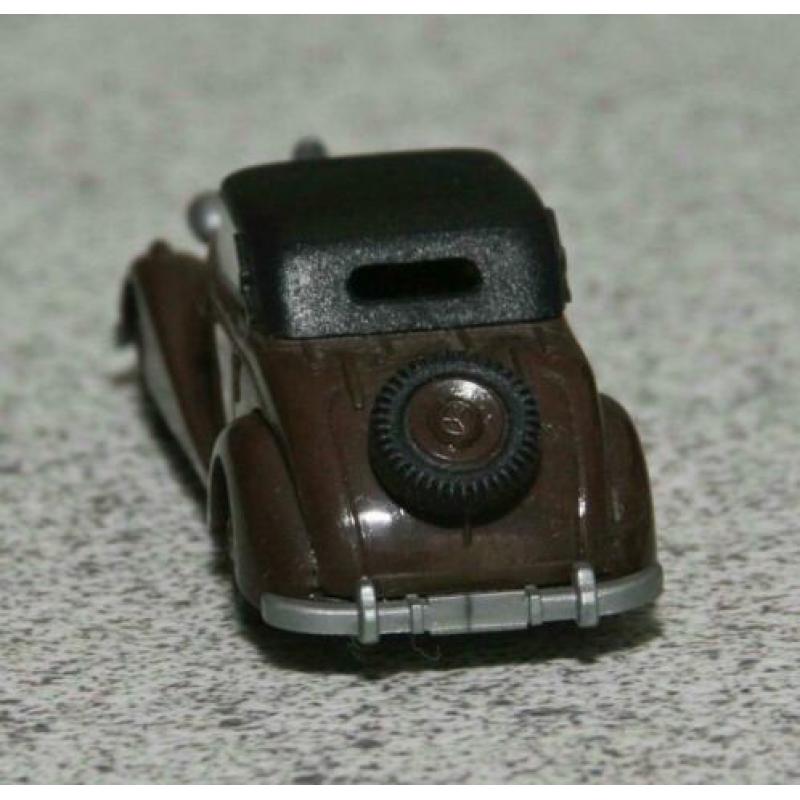 Mercedes 170S oldtimer. Merk: Praliné