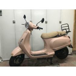 Gerray Star In nieuwstaat slecht 860 KM gelopen! Vespa Look!