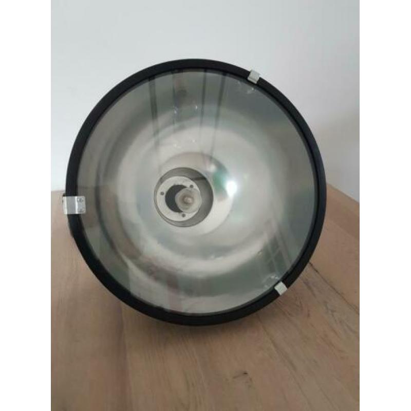 Zwarte industriële hanglamp