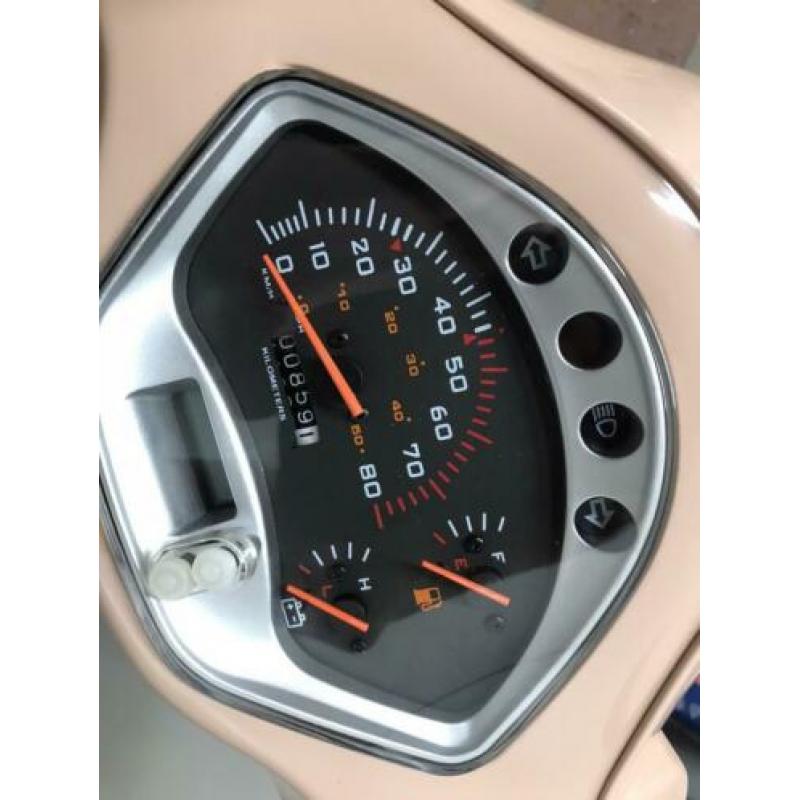 Gerray Star In nieuwstaat slecht 860 KM gelopen! Vespa Look!