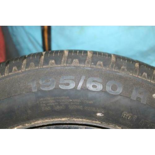 HUREN KOST MEER: Winterbanden+velgen 195/60 R15, 6mm profiel