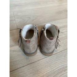 88. H&M schoentjes laarsjes beige maat 22