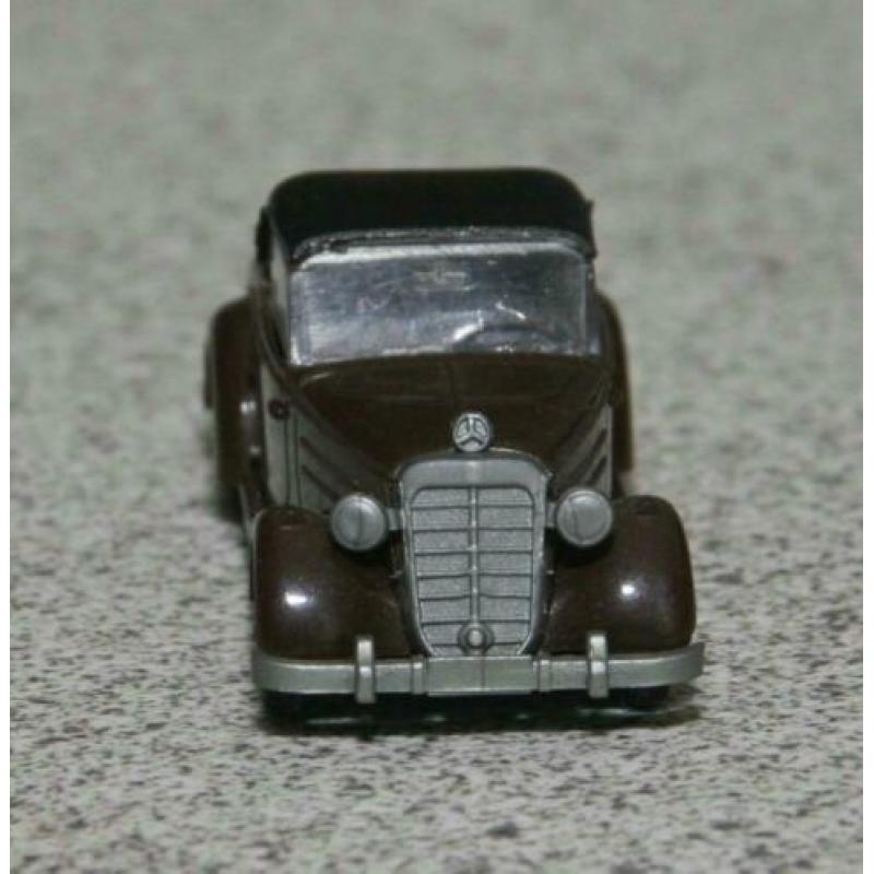 Mercedes 170S oldtimer. Merk: Praliné