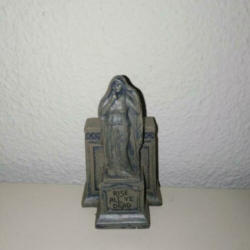 Lemax Spooky Town Crypt - Beloved- Buried -Rise All Ye Dead