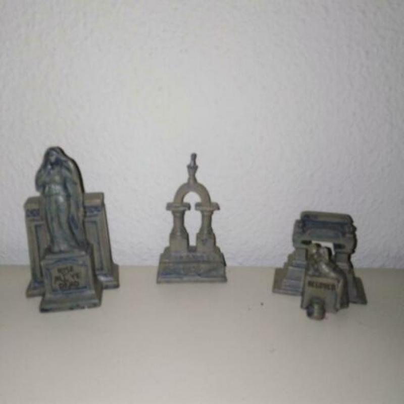 Lemax Spooky Town Crypt - Beloved- Buried -Rise All Ye Dead