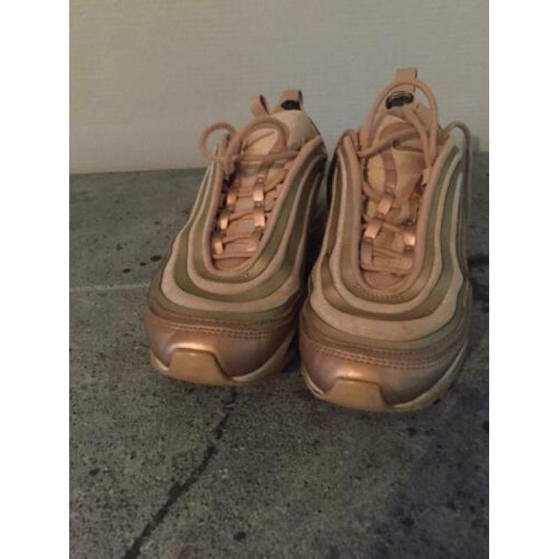 Roze Nike schoenen met lucht in zool maat 37