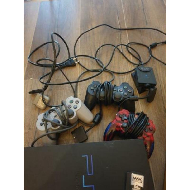 Ps2 spelcomputer, 3 controllers, camera, memorycrd, 24 games
