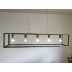 Industriële lamp led met 2 soorten lampen. Helder en warm