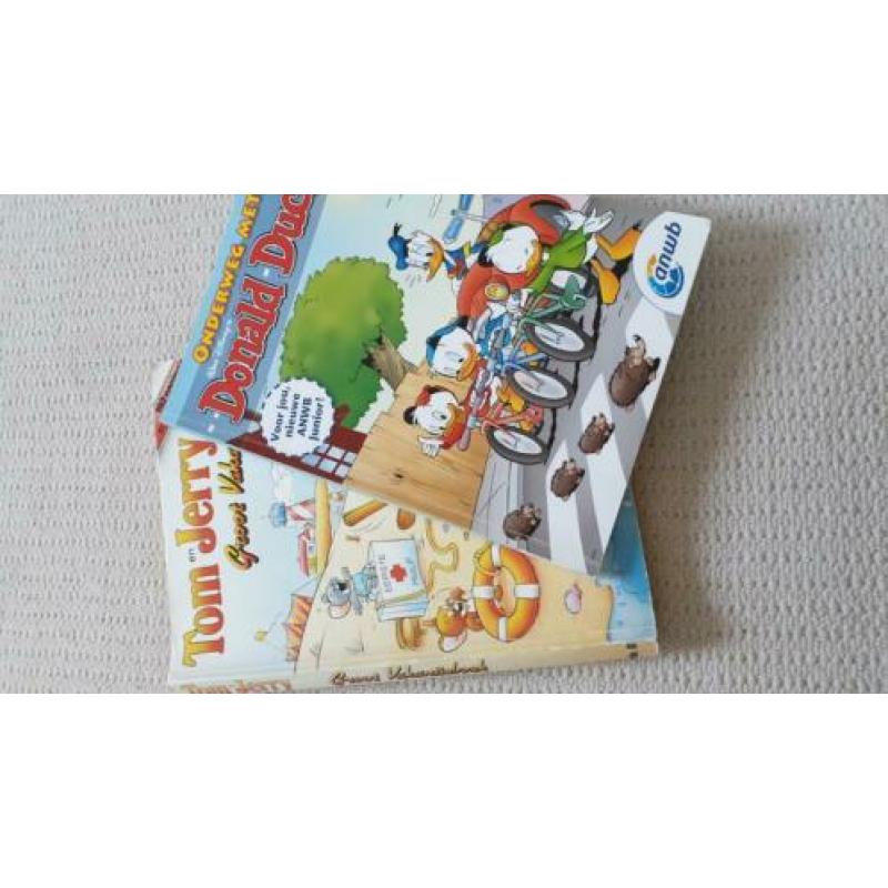 Stapel stripboeken Donald Duck, Suske en Wiske etc.