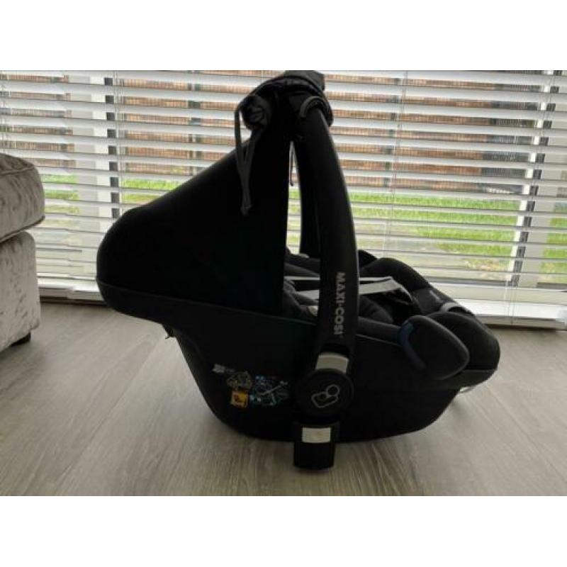 Maxi Cosi Pebble Plus Nomad Black + Joolz adapter + 2way fix
