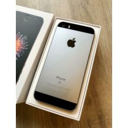 iPhone SE 16 GB in doos met oplader en nieuwe oordopjes