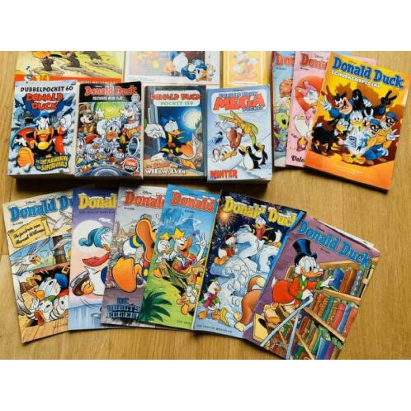 23 stuks Donald Duck: 14 pockets/ boeken en 9 tijdschriften