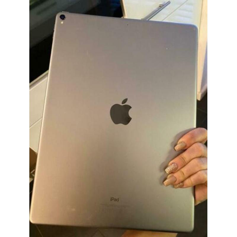Ipad Pro 12.9” 256 GB 2de generatie + apple toetsenbord