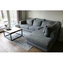 Mooie, grijze lounge bank