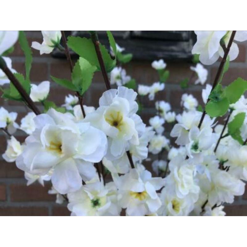 Partij kunstbloemen bloesem/bloesemboom takken wit 61 cm