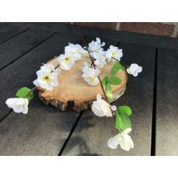 Partij kunstbloemen bloesem/bloesemboom takken wit 61 cm
