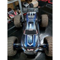 Dikke traxxas e revo met set 3s lipos en tqi zender