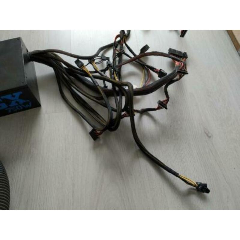 cooler master rs-750-acaa-e3 750 watt voeding