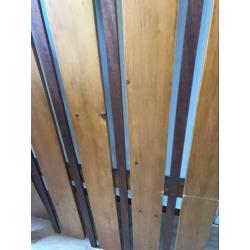 WandKapstok 150X67cm Deze kapstok heeft vijf metalen