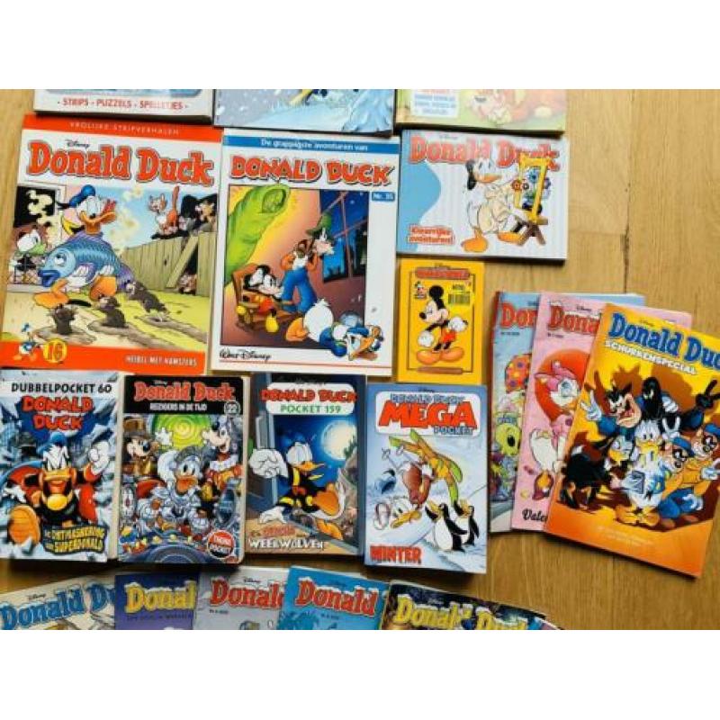 23 stuks Donald Duck: 14 pockets/ boeken en 9 tijdschriften