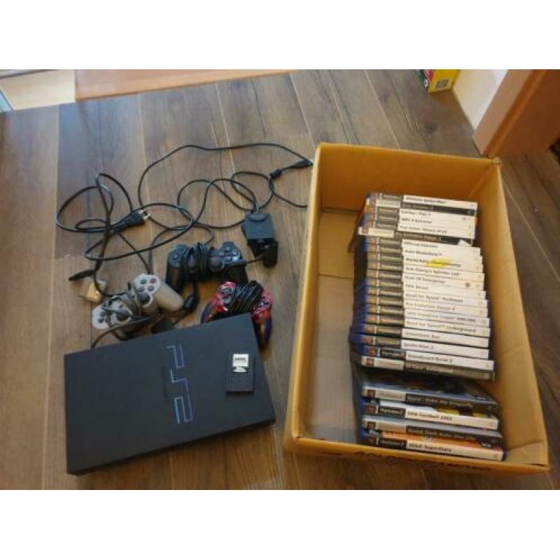 Ps2 spelcomputer, 3 controllers, camera, memorycrd, 24 games