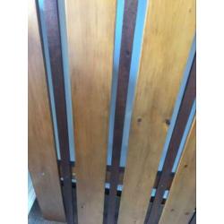 WandKapstok 150X67cm Deze kapstok heeft vijf metalen