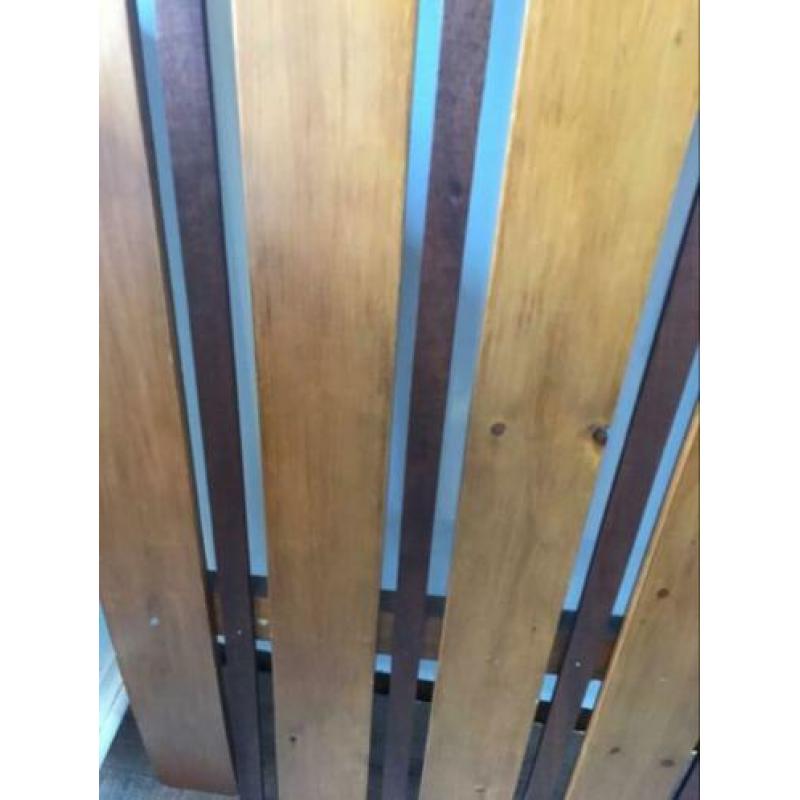WandKapstok 150X67cm Deze kapstok heeft vijf metalen