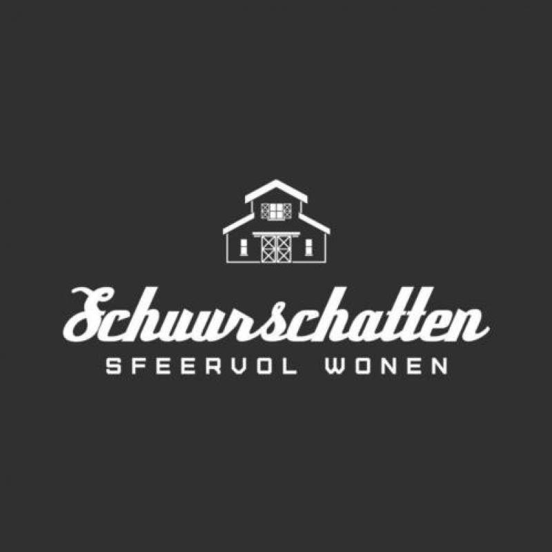 Oud houten wandkastje met spiegel en lade